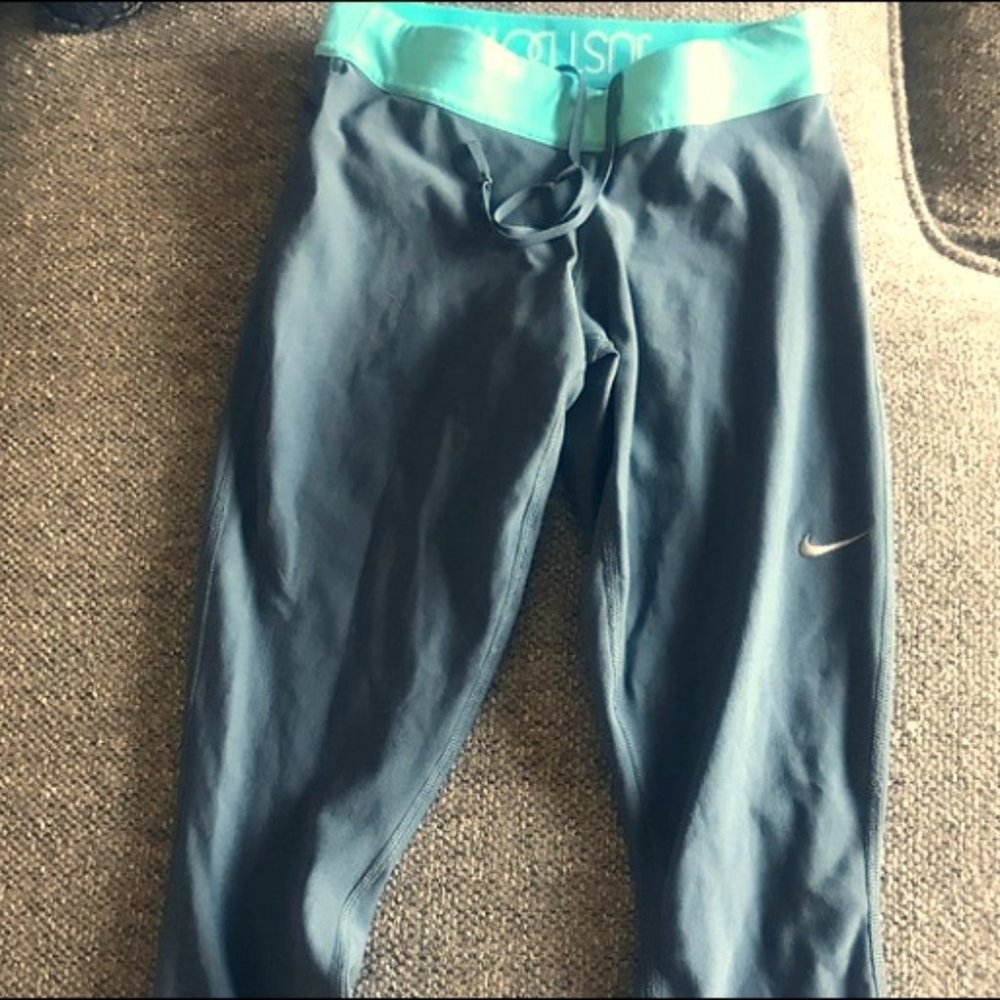 Nike Cropped Leggings